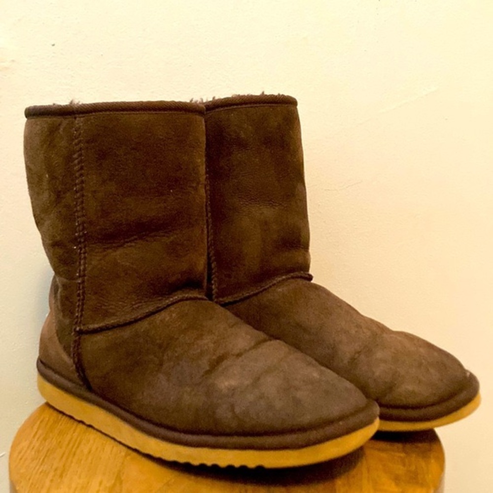UGG Classic Classic Short Brown Size 9